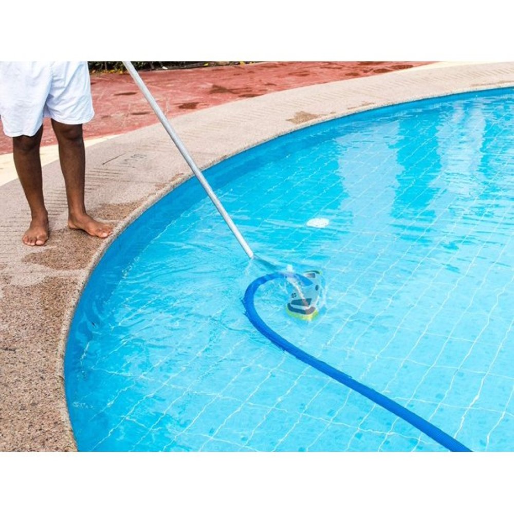 Using Aqua Select® Telescopic Vacuum Pole In Swimming Pool